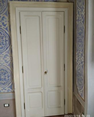 porte doppie laccate con serratura e maniglia