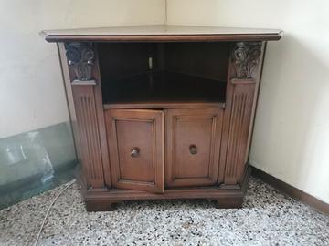 mobile ad angolo in legno color noce