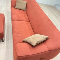 Divano moderno con pouf – ottime condizion