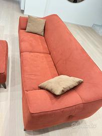 Divano moderno con pouf – ottime condizion