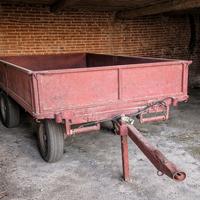 Carro agricolo d’epoca rosso 2 ruote