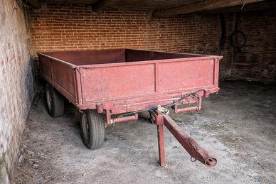 Carro agricolo d’epoca rosso 2 ruote