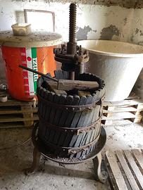Torchio vintage da ristrutturare