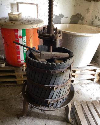 Torchio vintage da ristrutturare