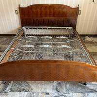 Camera antica in legno e marmo