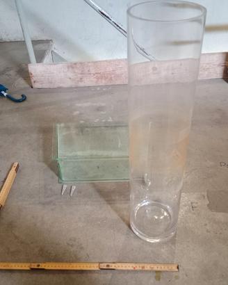 vaso in ceramica bianca con dettagli in