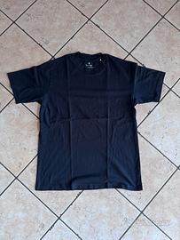 T-shirt nera Hermitage