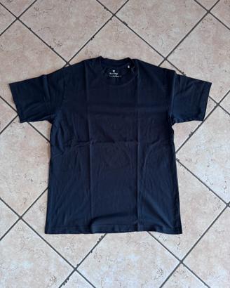 T-shirt nera Hermitage