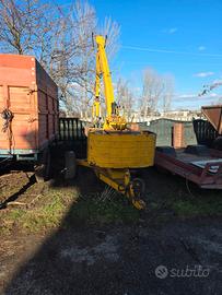 Caricaletame trainato con benna