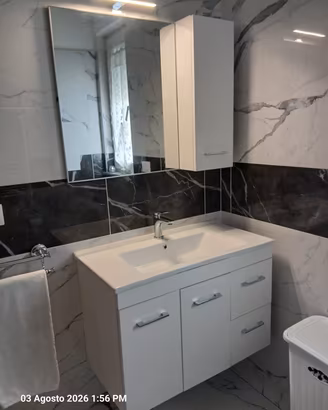 Mobile Bagno con ante compreso di specchio e luce
