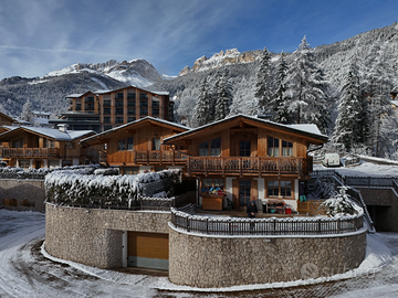 Villetta bifamiliare con giardino privato e garage