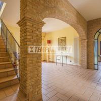 Casa indipendente a Mogliano 8 locali