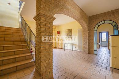 Casa indipendente a Mogliano 8 locali