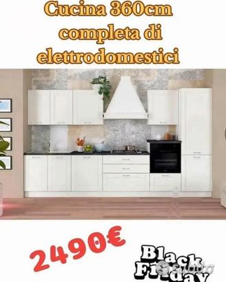 Cucina con elettrodomestici