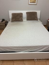 Letto matrimoniale con cassettone