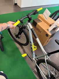 Mountain bike qube attention slx 2025