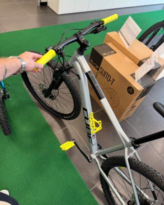 Mountain bike qube attention slx 2025