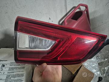 stop posteriore sinistro 