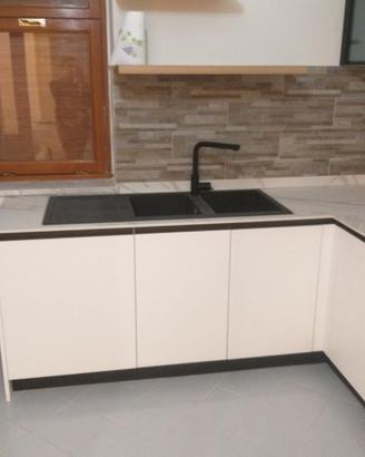 Cucina nova moderna mai usata uscita dal negozio