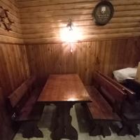Tavoli e panche in legno stile rustico