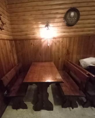 Tavoli e panche in legno stile rustico
