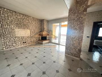 Appartamento con terrazzino Via Pigna