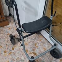 Deambulatore con seduta