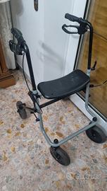 Deambulatore con seduta
