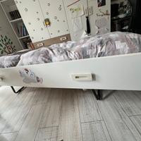 Letto singolo con paratia e letto a cassetto