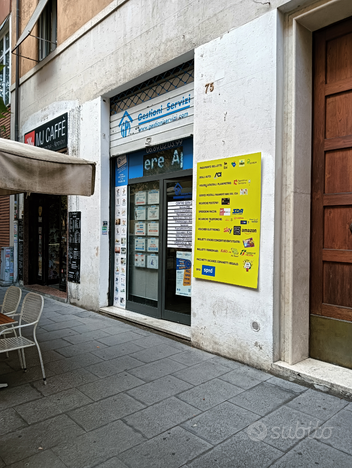 Postazione lavoro in piazza Bologna