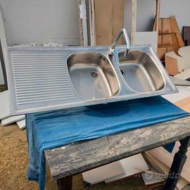 lavello in acciaio inox 