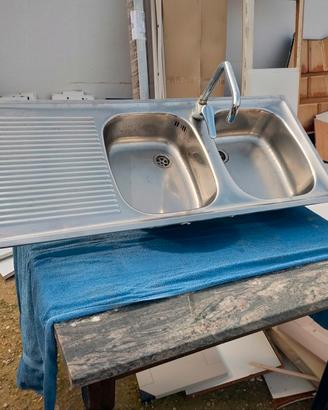 lavello in acciaio inox 