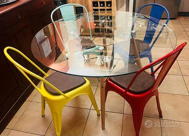Tavolo rotondo in vetro e sedie