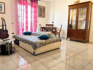 Ampio quadrivano con mansarda e cortile privato