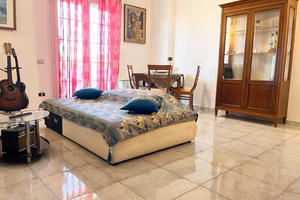 Ampio quadrivano con mansarda e cortile privato
