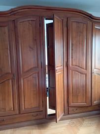 Armadio in legno massello 
