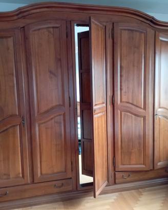 Armadio in legno massello 