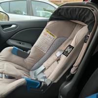 ovetto Inglesina e base isofix 