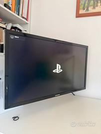 Monitor Samsung 28” 4K UHD+staffa mobile a parete