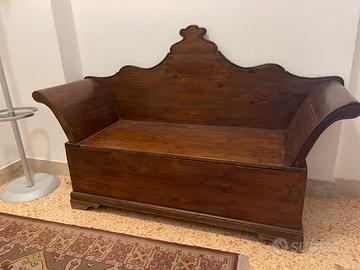 Sedile in legno con contenitore