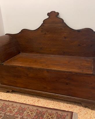 Sedile in legno con contenitore