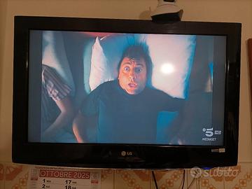   40" completa di piede x poggiarla su mobile 