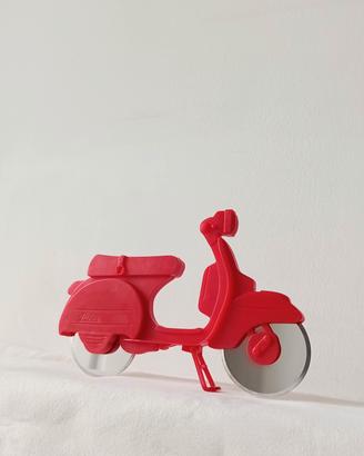 Taglia pizza a forma di vespa, acciaio plastica