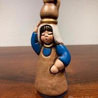 Thun Presepe Classico Giubileo - Donna con anfora