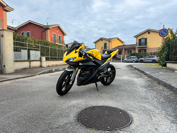 Moto Yamaha YZF-R 125cc (con modifiche)