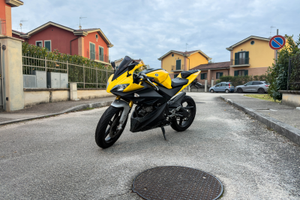 Moto Yamaha YZF-R 125cc (con modifiche)