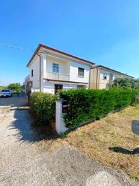 Villa di 253 m² con più di 5 locali a Ferrara