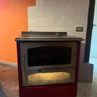 Stufa a legna con forno