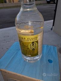 petrolio bianco e contenitori nuovi