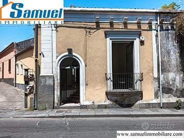 Giarre centro, bottega in via Callipoli